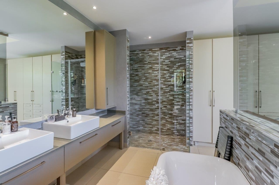 6 Bedroom Property for Sale in The Islands Estates North West